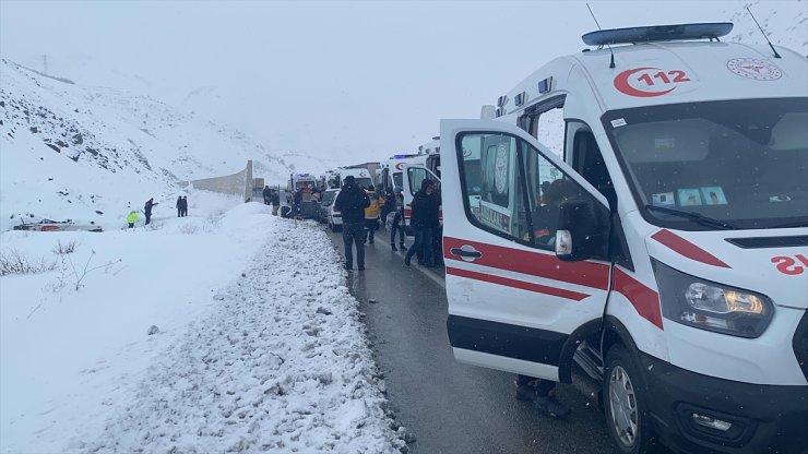 GÜNCELLEME - Erzincan'da yolcu otobüsü şarampole devrildi