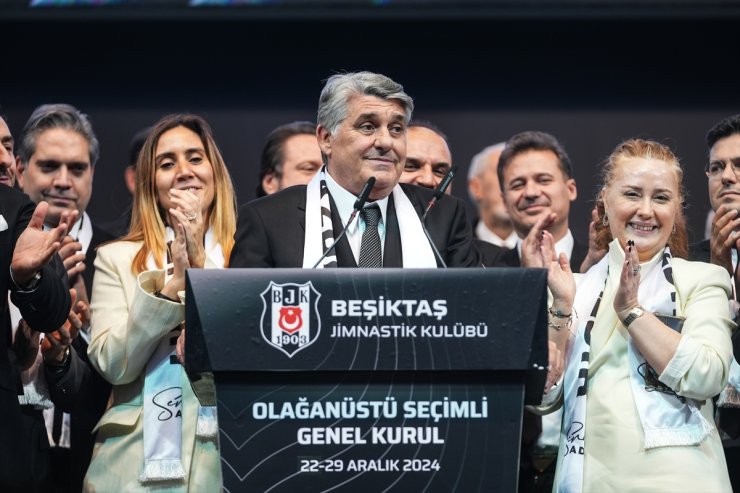 Beşiktaş Kulübünün yeni başkan Serdal Adalı, kongre üyelerine teşekkür etti: