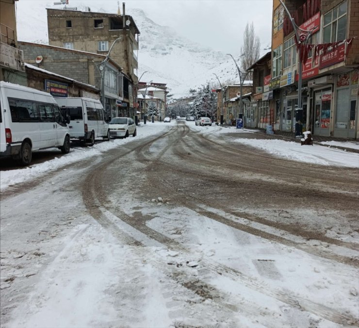 Doğu Anadolu'daki 3 ilde 276 yerleşim yerine ulaşım sağlanamıyor