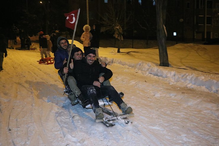 Bayburt'ta vatandaşlar ve çocuklar Kızak Festivali ile eğlendi