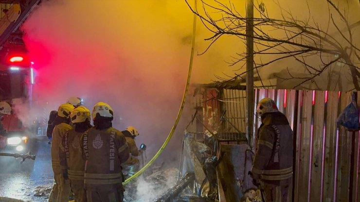 GÜNCELLEME - Beyoğlu'nda metruk binada çıkan yangında 1 kişi öldü