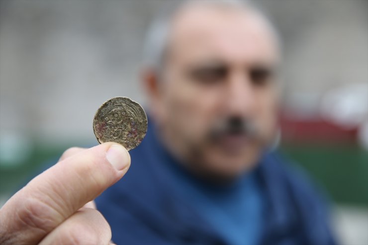 Diyarbakır'da Amida Höyük'teki kazılarda Cumhuriyet'in ilk yıllarında basılan sikke bulundu