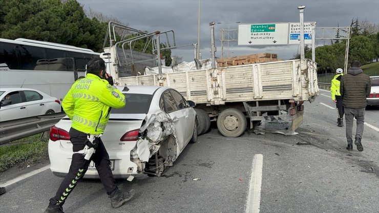 İstanbul'da zincirleme trafik kazasında 4'ü çocuk 8 kişi yaralandı