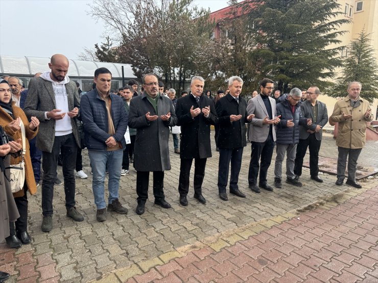 Konya'da trafikte çıkan kavgada öldürülen üniversiteli genç taksici okulunda anıldı