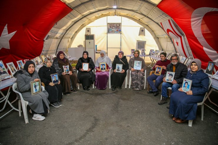 Diyarbakır annelerinin yeni yıldan tek dileği evlatlarına kavuşmak