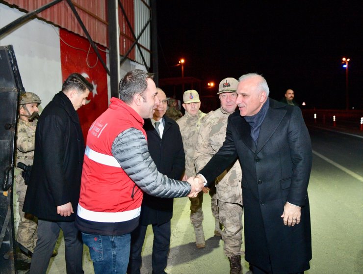 Diyarbakır Valisi Zorluoğlu, güvenlik güçlerinin yeni yılını kutladı