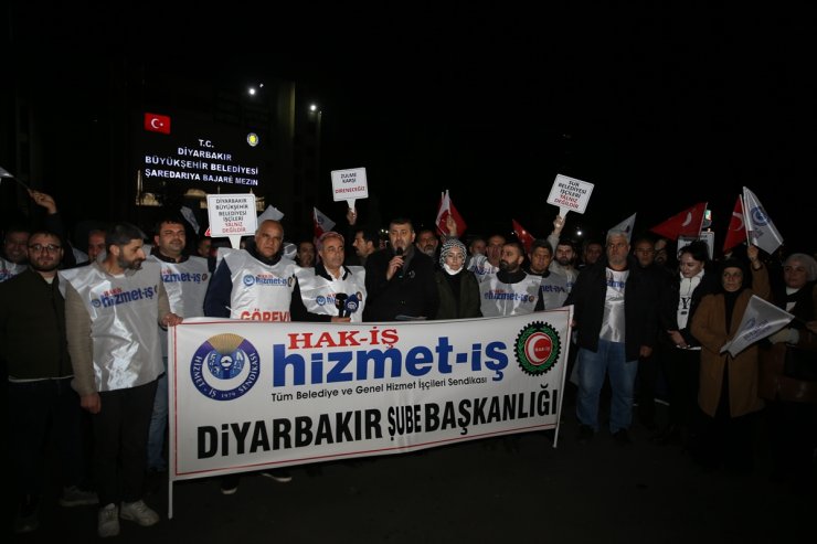 Diyarbakır'da bazı belediyelerde işten çıkarılan işçilerin eylemi sürüyor