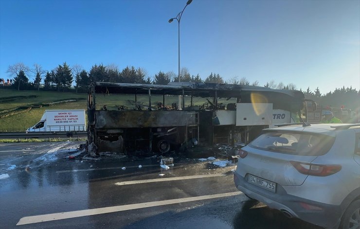 GÜNCELLEME - İstanbul'da yolcu otobüsünde çıkan yangın söndürüldü