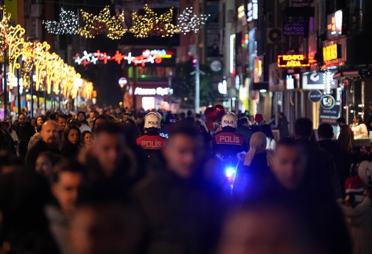 İzmir'de polisten yılbaşı denetimi