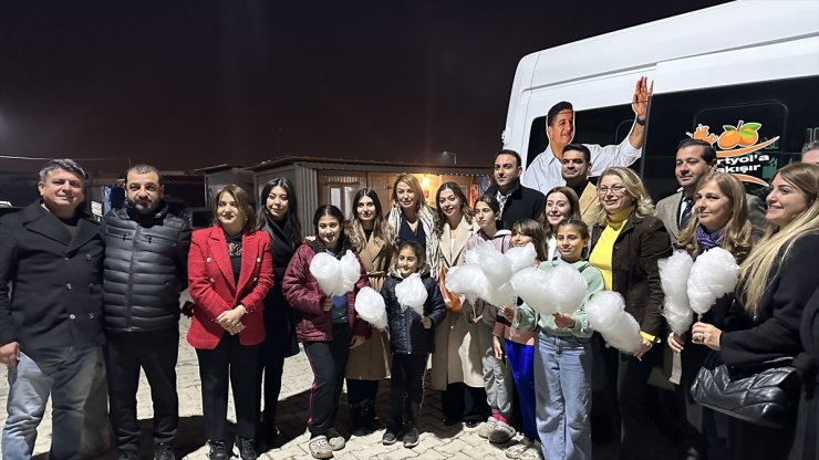 CHP Kadın Kolları Genel Başkanı Asu Kaya, Hatay'da depremzedeleri ziyaret etti