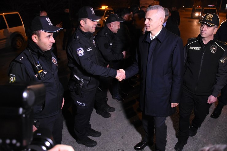 Karaman Valisi Çiçekli, yeni yıla görevi başında giren personeli ziyaret etti
