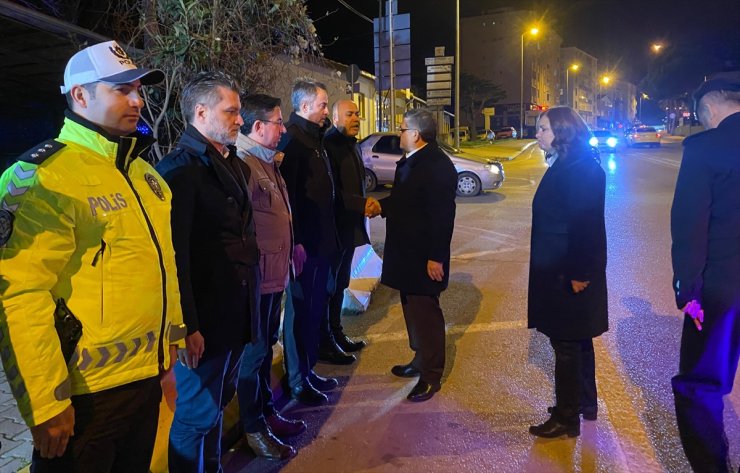 Sinop Valisi Özarslan, yılbaşı gecesi görev yapan güvenlik güçlerini ziyaret etti