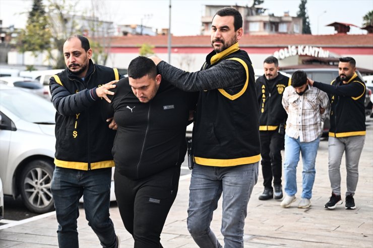 Adana'da bir kişinin sokakta tabancayla öldürülmesiyle ilgili 2 şüpheli tutuklandı