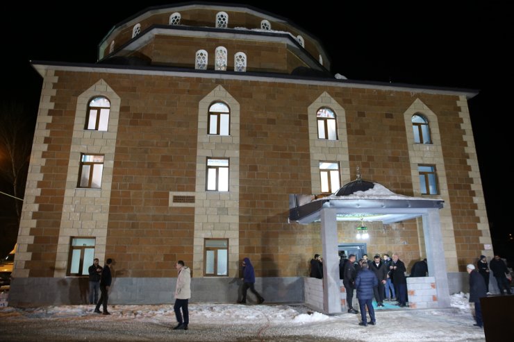 Bitlis'te ibadete açılan camide Regaip Kandili programı düzenlendi