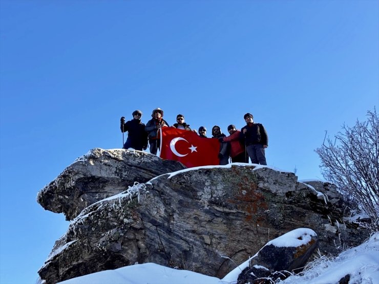 Kırşehirli dağcılar, yeni yılın ilk tırmanışını Gönül Dağı'na gerçekleştirdi