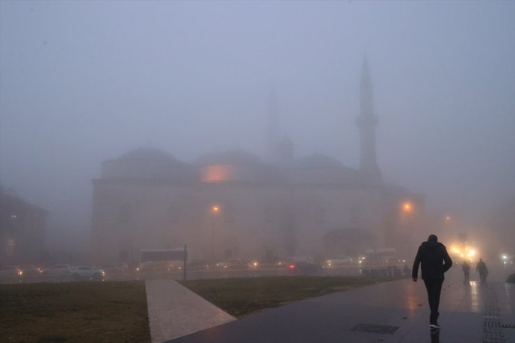 Edirne'de sis etkisini dünden bu yana sürdürüyor