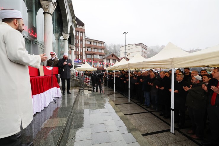 Cumhurbaşkanı Erdoğan, Rize'de Kıbrıs gazisinin cenaze törenine katıldı