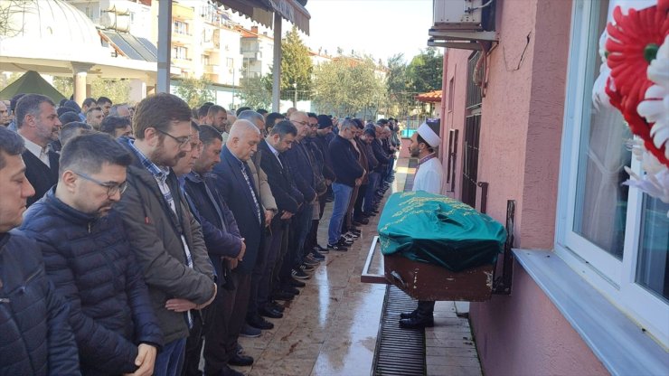 İzmir'de istinat duvarından yola düşerek ölen çocuk son yolculuğuna uğurlandı