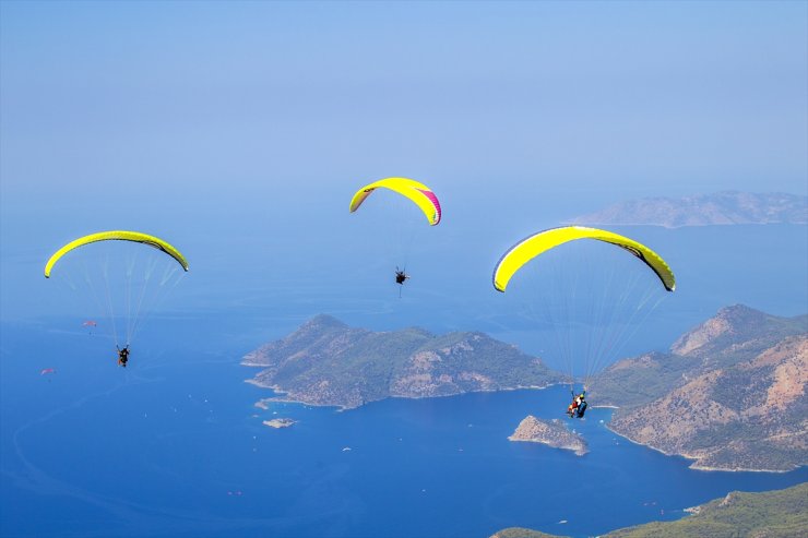 Babadağ'dan geçen yıl 189 bin 775 yamaç paraşütü uçuşu yapıldı