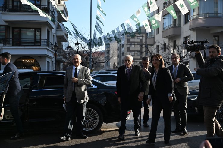 DEM Parti heyeti, Gelecek Partisi Genel Başkanı Davutoğlu ile görüştü