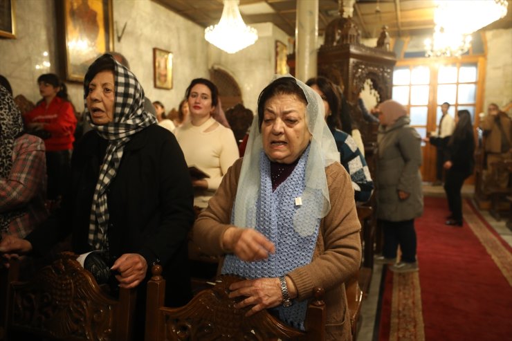 Gazze'deki soykırım nedeniyle Noel'i ayinle sınırlı tutan Filistinli Hristiyanlar Gazze için dua etti