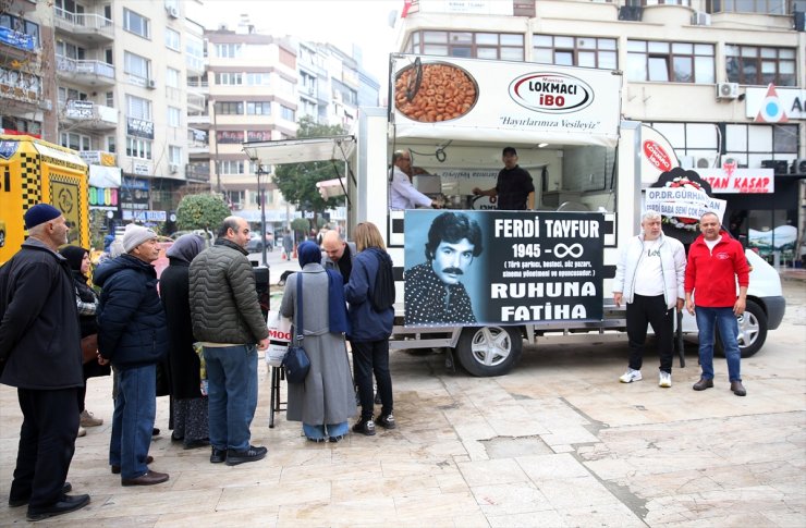 Manisalı hayranları, Ferdi Tayfur için lokma dağıttı