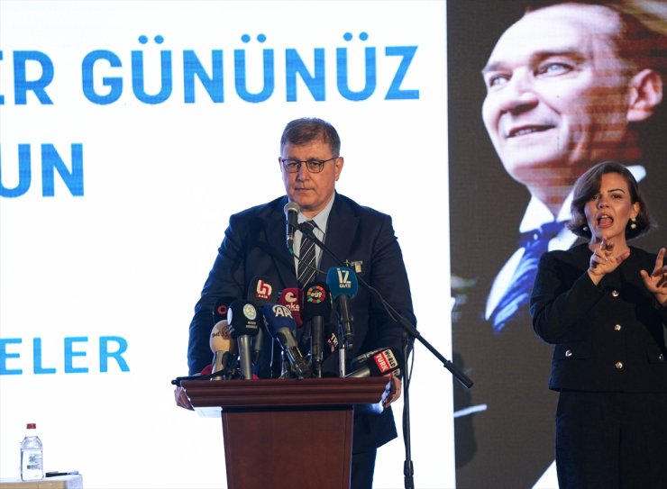 CHP Genel Başkanı Özel, İzmir'de İsmet İnönü'yü anma etkinliklerine katıldı