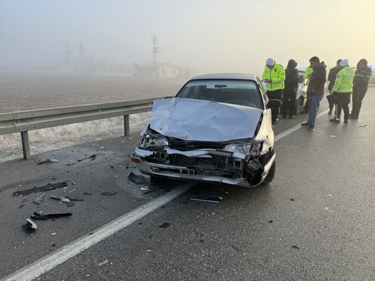 Karaman'da zincirleme trafik kazasında 7 kişi yaralandı