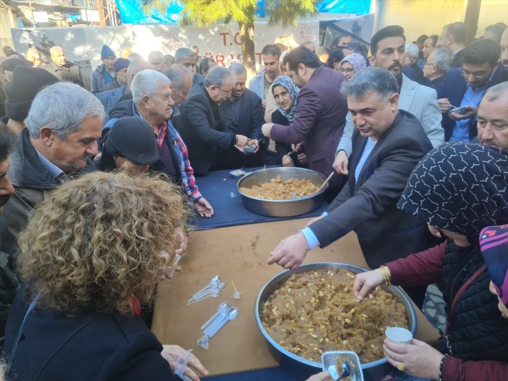 Osmaniye'de, Ferdi Tayfur için helva dağıtıldı