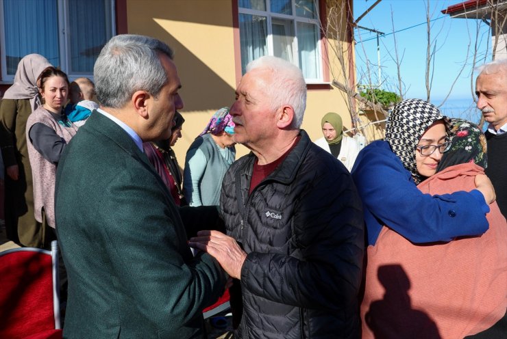 Rize Valisi Baydaş'tan silahlı saldırıda öldürülen PTT çalışanlarının ailelerine taziye ziyareti