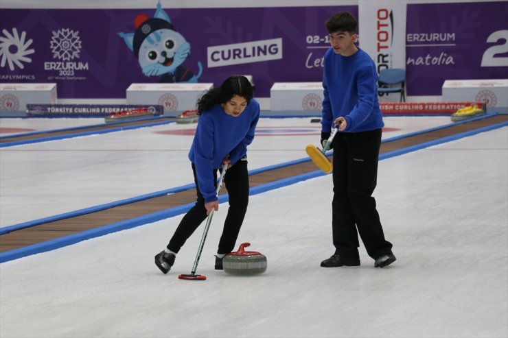 Erzurum'da EİT 2025'te curling branşında Kuzey Yamacı SK birinci oldu