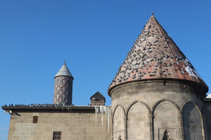 Erzurum ve Ardahan’da soğuk hava, Kars'ta kar yağışı etkili oldu