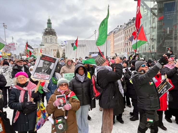 İsrail'in Filistin'de okulları ve hastaneleri bombalaması İsveç'te protesto edildi