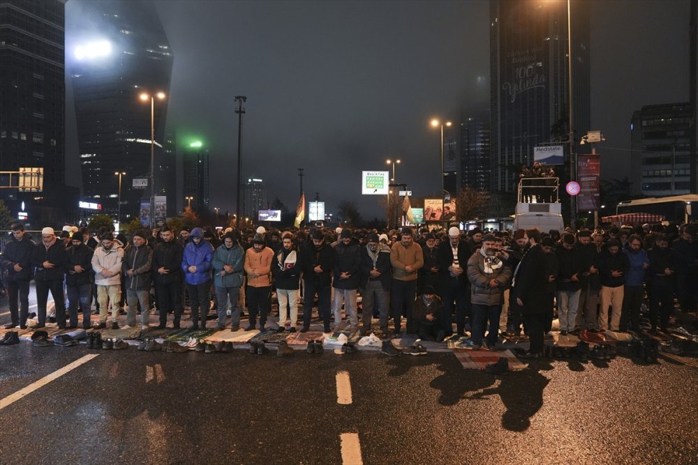 AGD üyeleri, İstanbul'da İsrail Başkonsolosluğu önünde protesto düzenledi