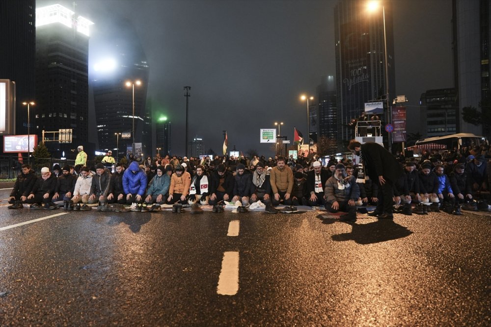 AGD üyeleri, İstanbul'da İsrail Başkonsolosluğu önünde protesto düzenledi