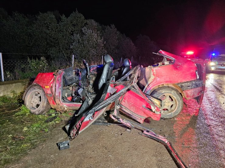 Bursa'da tır ile otomobilin çarpıştığı kazada 1 kişi öldü, 2 kişi yaralandı