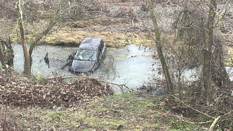 Çanakkale'de çaya düşen otomobildeki 1 kişi yaralandı, 1 kişi kayboldu