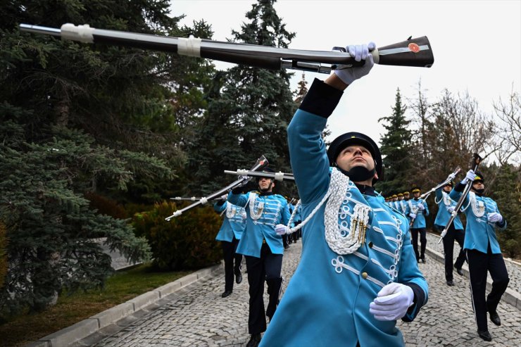 Cumhurbaşkanlığı Muhafız Alayı Tüfekli Gösteri Bölüğü, sıkı eğitimlerle "kusursuz" gösterilere hazırlanıyor