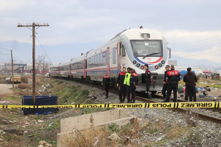 Denizli'de trenin çarptığı kişi öldü