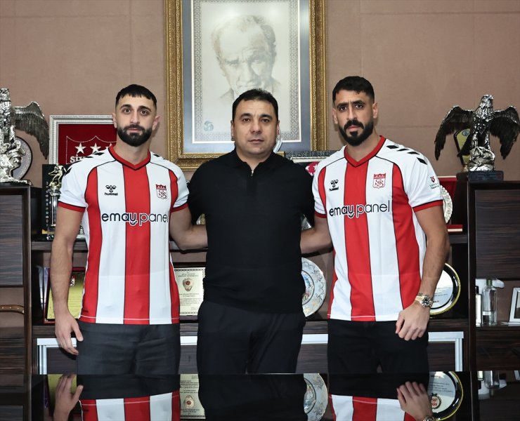 Sivasspor, Efkan Bekiroğlu ve Tolga Ciğerci'yi transfer etti