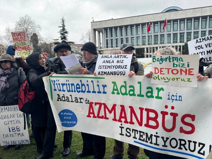 Ada halkından İBB binası önünde "azmanbüs" eylemi