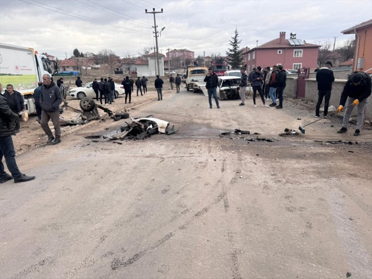 Kırşehir'de devrilen otomobilin sürücüsü ağır yaralandı