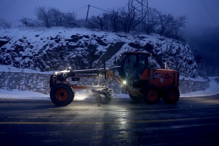 Trakya'da yüksek kesimlerde kar yağışı etkili oluyor