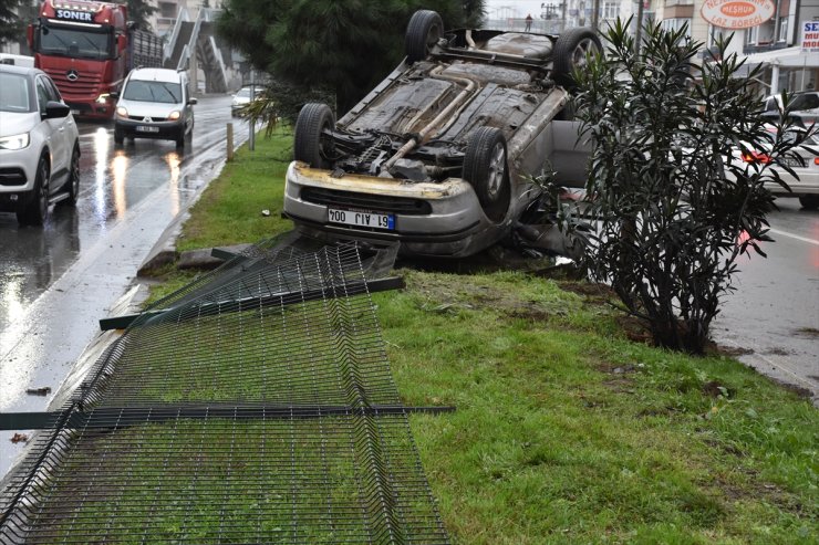 Trabzon'da devrilen otomobildeki 2 kişi yaralandı