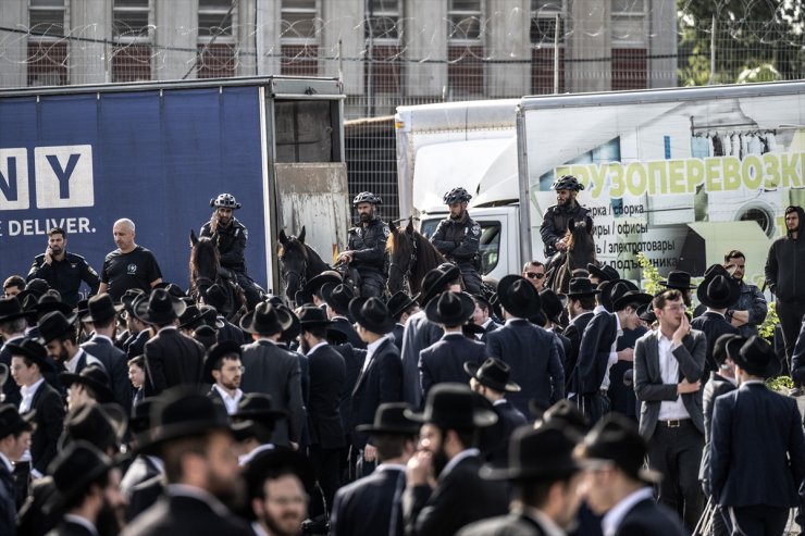 Tel Aviv'de zorunlu askerliği protesto eden Ultra Ortodoks Yahudilere polis müdahale etti