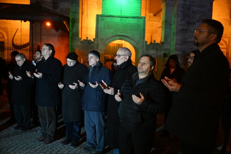 Edirne'de, Gazze'deki ateşkes dolayısıyla yatsı namazı sonrası dua edildi