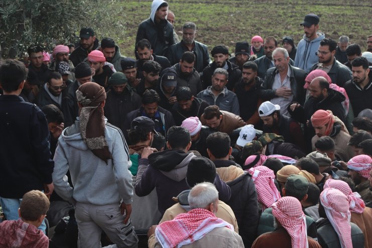 İsrail'in Suriye'de Kuneytra vilayetine saldırısında ölen köy muhtarı defnedildi