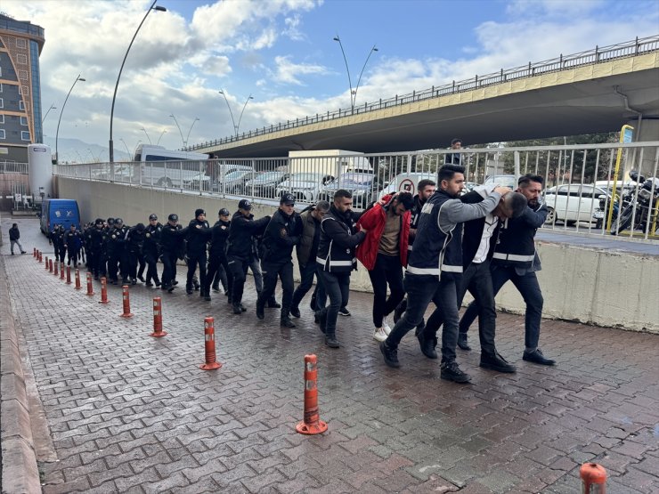 Kayseri'de "Hücre-6" operasyonunda yakalanan zanlılardan 13'ü tutuklandı