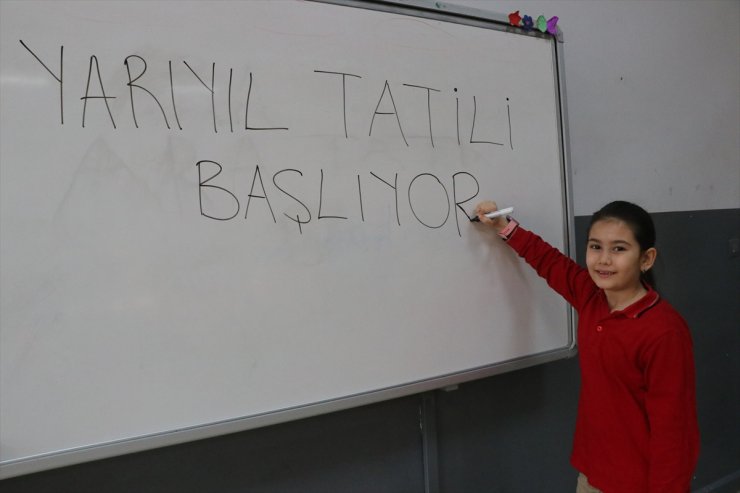 Kocaeli, Zonguldak ve Karabük'te öğrenciler karnelerini aldı