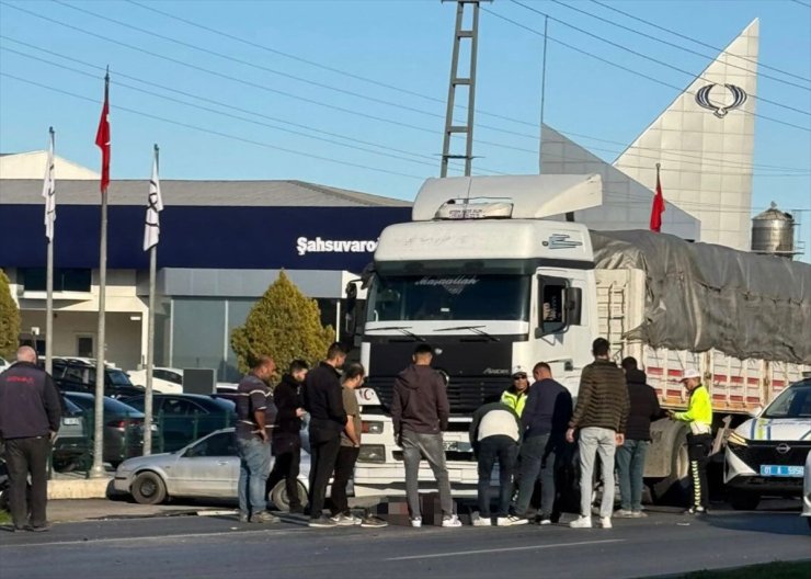 Adana'da tırla çarpışan motosikletin sürücüsü öldü